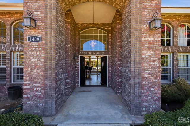 1409 Suffolk Street, Bakersfield, CA 93312