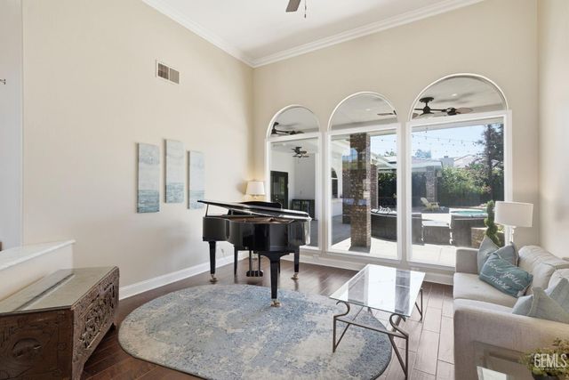 1409 Suffolk Street, Bakersfield, CA 93312
