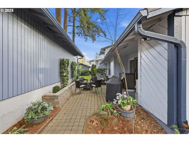 7920 Sw Fanno Creek Dr 1, Tigard, OR 97224