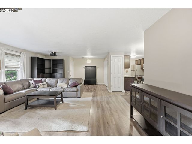 7920 Sw Fanno Creek Dr 1, Tigard, OR 97224