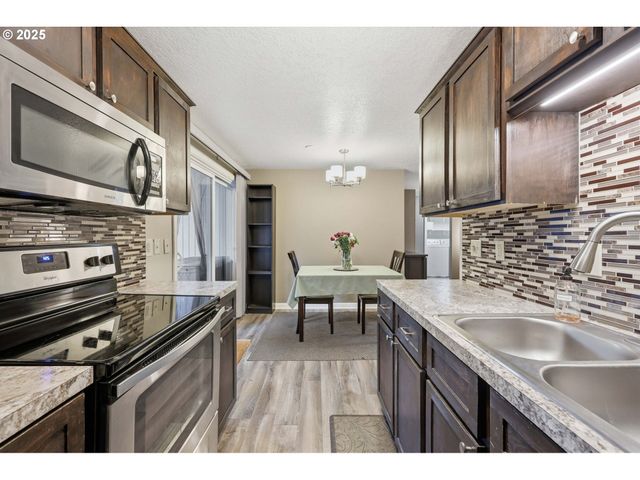 7920 Sw Fanno Creek Dr 1, Tigard, OR 97224