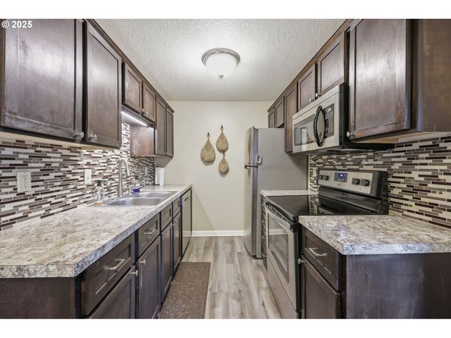 7920 Sw Fanno Creek Dr 1, Tigard, OR 97224