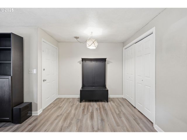 7920 Sw Fanno Creek Dr 1, Tigard, OR 97224