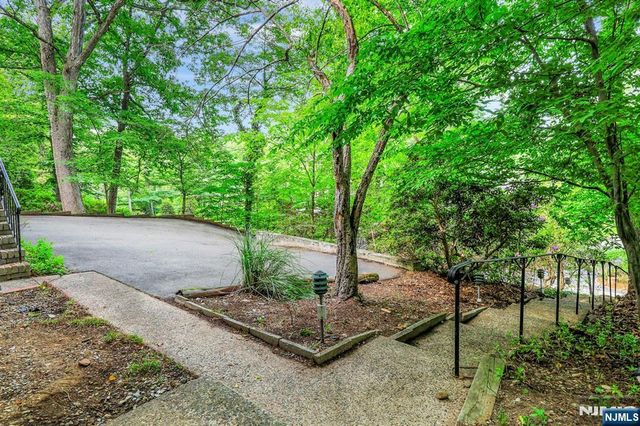 297 E Pines Lake Drive, Wayne, NJ 07470