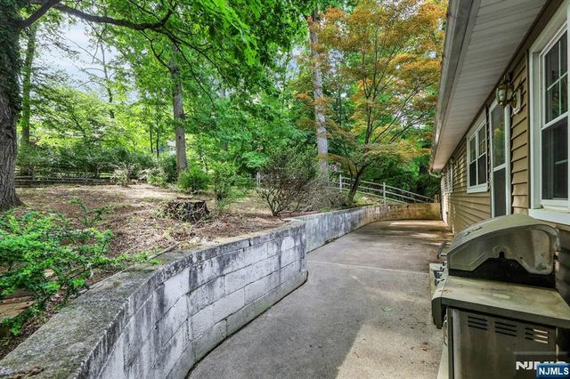 297 E Pines Lake Drive, Wayne, NJ 07470