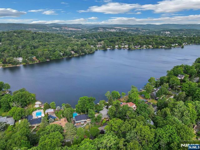 297 E Pines Lake Drive, Wayne, NJ 07470
