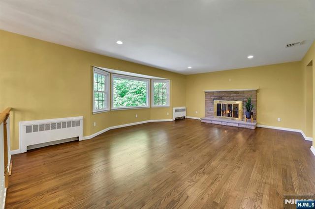 297 E Pines Lake Drive, Wayne, NJ 07470