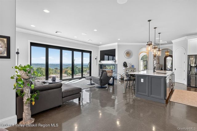 1582 Route 9w, Marlboro, NY 12542