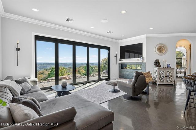 1582 Route 9w, Marlboro, NY 12542