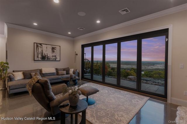 1582 Route 9w, Marlboro, NY 12542