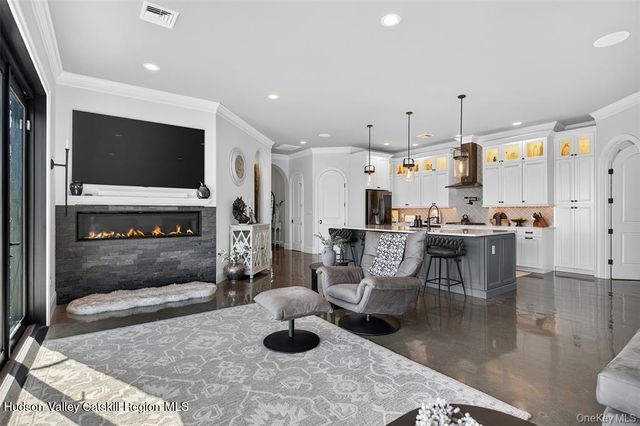 1582 Route 9w, Marlboro, NY 12542