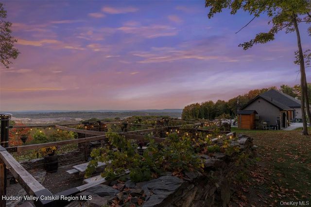 1582 Route 9w, Marlboro, NY 12542