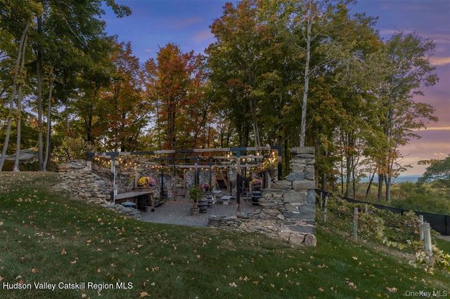 1582 Route 9w, Marlboro, NY 12542