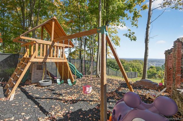 1582 Route 9w, Marlboro, NY 12542