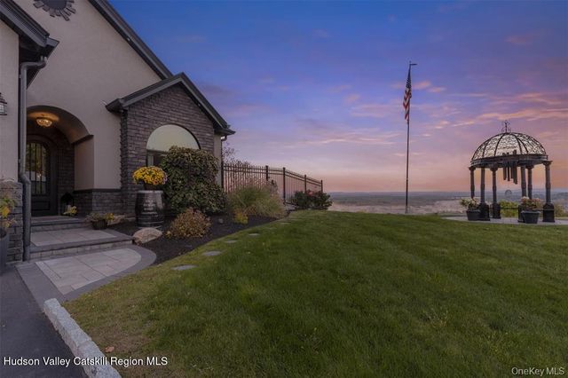 1582 Route 9w, Marlboro, NY 12542