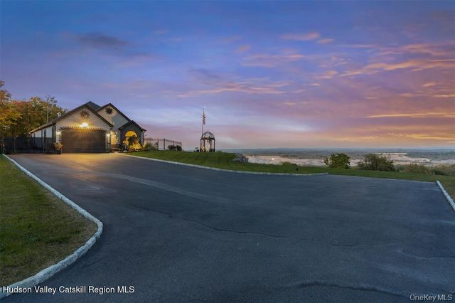 1582 Route 9w, Marlboro, NY 12542