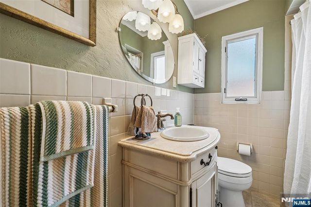 2-33 35th Street, Fair Lawn, NJ 07410