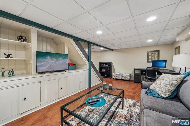 2-33 35th Street, Fair Lawn, NJ 07410