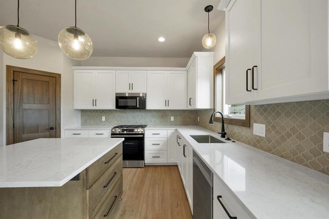 2865 STELOR DRIVE, Green Bay, WI 54311