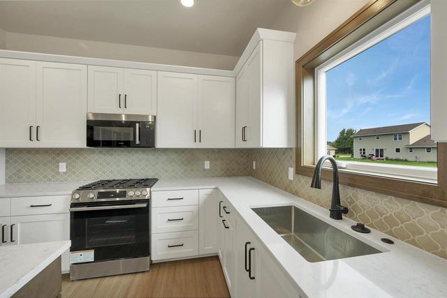 2865 STELOR DRIVE, Green Bay, WI 54311