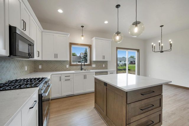 2865 STELOR DRIVE, Green Bay, WI 54311