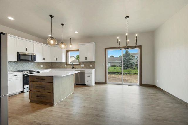 2865 STELOR DRIVE, Green Bay, WI 54311