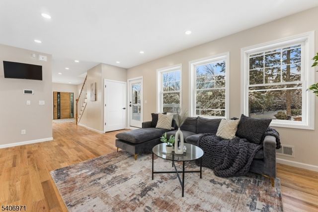 10 Old Rifle Camp Rd, Woodland Park, NJ 07424