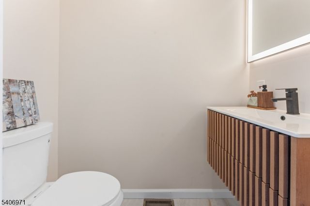 10 Old Rifle Camp Rd, Woodland Park, NJ 07424