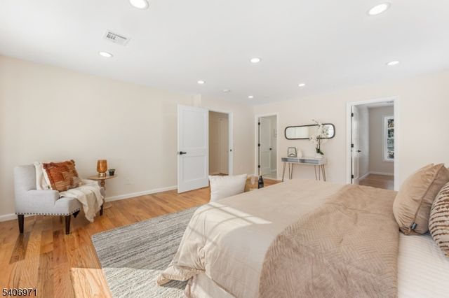 10 Old Rifle Camp Rd, Woodland Park, NJ 07424