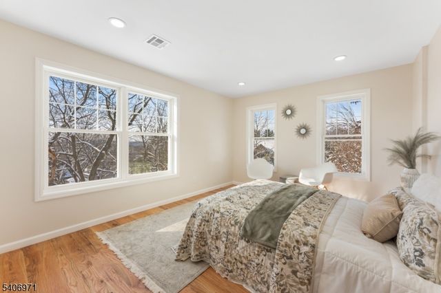 10 Old Rifle Camp Rd, Woodland Park, NJ 07424