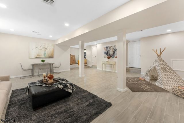 10 Old Rifle Camp Rd, Woodland Park, NJ 07424