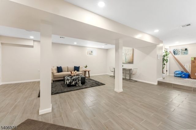 10 Old Rifle Camp Rd, Woodland Park, NJ 07424