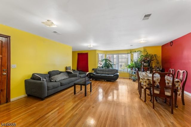 178 South St, Jersey City, NJ 07307