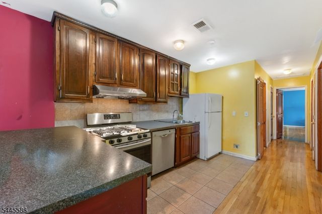 178 South St, Jersey City, NJ 07307