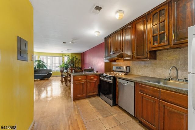 178 South St, Jersey City, NJ 07307