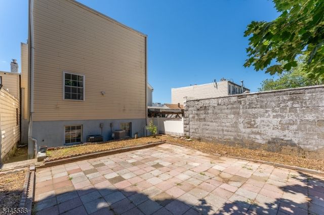 178 South St, Jersey City, NJ 07307