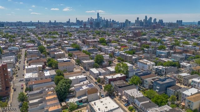 178 South St, Jersey City, NJ 07307