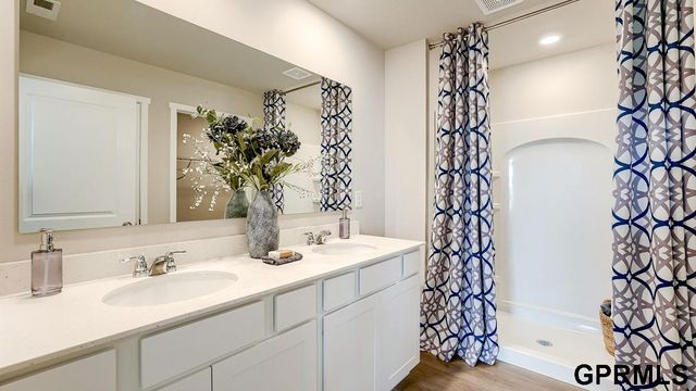 8210 N 175 Street, Bennington, NE 68007