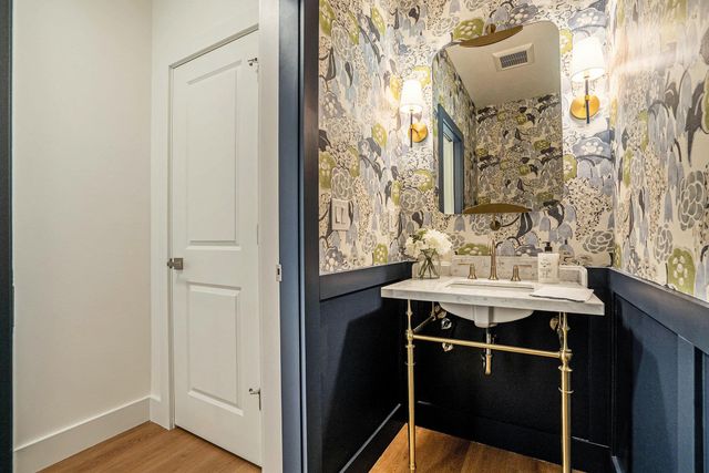 735 N Twyckenham Drive, South Bend, IN 46617