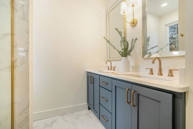 735 N Twyckenham Drive, South Bend, IN 46617