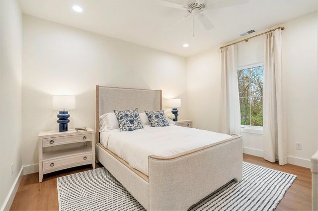 735 N Twyckenham Drive, South Bend, IN 46617