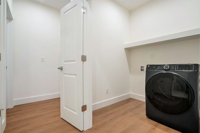 735 N Twyckenham Drive, South Bend, IN 46617