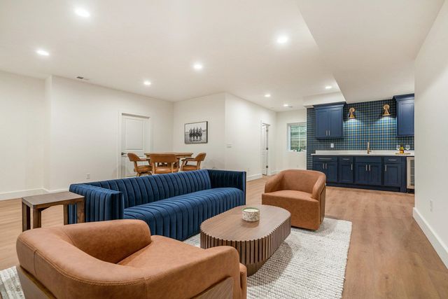 735 N Twyckenham Drive, South Bend, IN 46617