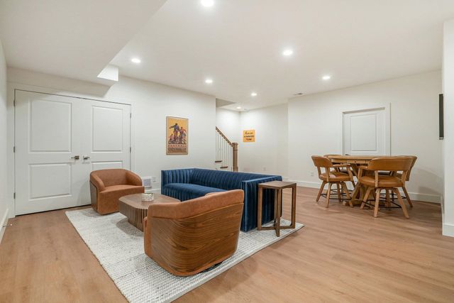 735 N Twyckenham Drive, South Bend, IN 46617