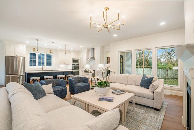 735 N Twyckenham Drive, South Bend, IN 46617