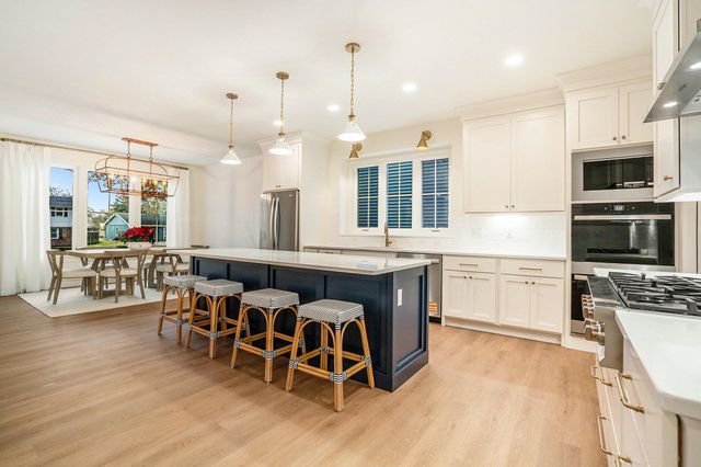 735 N Twyckenham Drive, South Bend, IN 46617