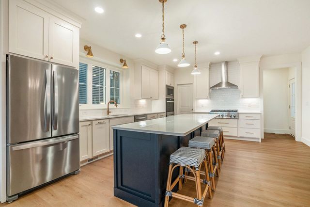 735 N Twyckenham Drive, South Bend, IN 46617