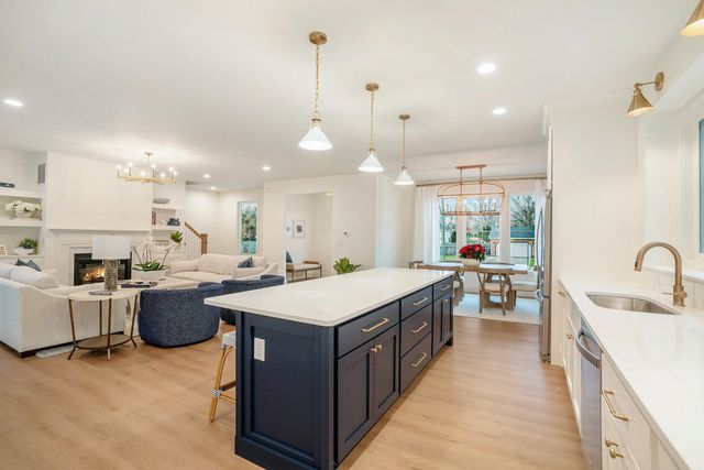 735 N Twyckenham Drive, South Bend, IN 46617