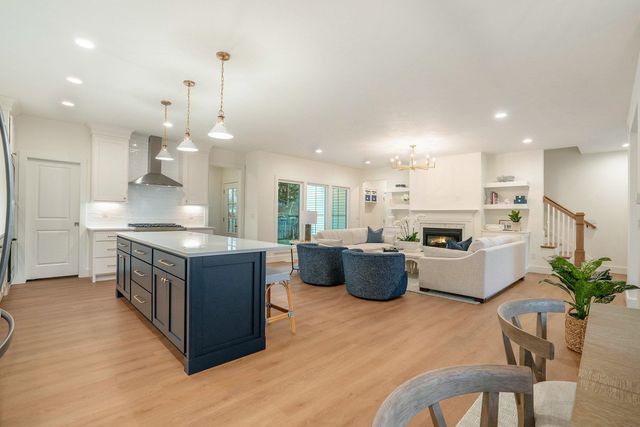 735 N Twyckenham Drive, South Bend, IN 46617