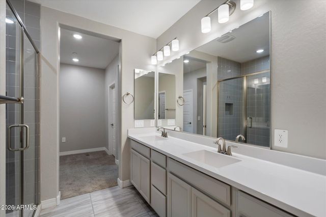 1823 E CHELSEA Lane 106, Gilbert, AZ 85295